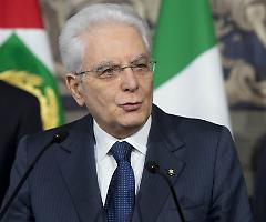 Mattarella chiede unità ma è scontro su De Luca