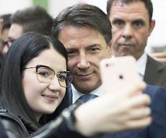 Conte torna nella sua scuola in provincia di Foggia