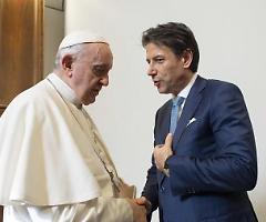 L'ira dei vescovi per le messe non consentite dal Governo