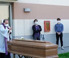Funerali con termoscanner, igienizzanti e mascherine. Ecco come sarà la "fase 2"