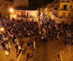 Movida molesta, i residenti nei quartieri della "ammuìna" possono chiedere i danni al Comune