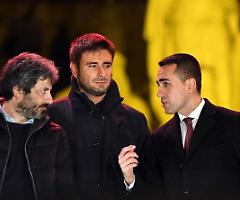 I 5 Stelle tentano il ritorno in orbita, ma si cerca capitan Dibba. Per Fico la crisi è inevitabile