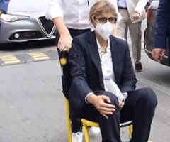 Pure la sfiga perseguita Salvini: al processo una lastra di marmo si stacca da una parete del Tribunale e colpisce l'avvocato Bongiorno