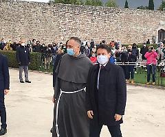 Conte ad Assisi, la gente: «Fa come San Francesco, pensa agli ultimi»
