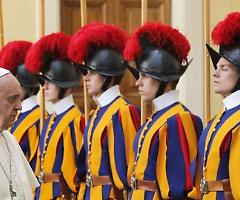 Coronavirus, contagiate anche 4 Guardie Svizzere del Papa