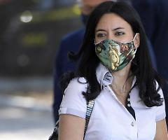 Azzolina non molla sulla scuola in presenza: «Si rischiano danni psicologici»