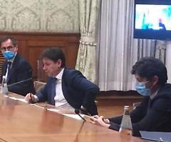 Boccia riunisce Regioni, Comuni e Province sul nuovo Dpcm di Conte. Speranza: «48 ore per evitare il peggio»