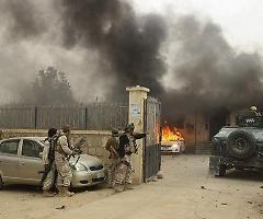 Autobomba contro una base militare in Afghanistan: almeno 26 i morti
