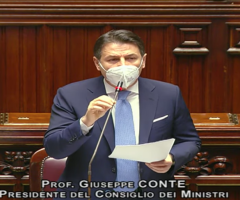 Renzi, go home. Conte alla Camera: «Non si può cancellare quello che è successo»