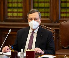 Scuola, Draghi se ne lava le mani e scarica sulle regioni la decisione di chiuderle