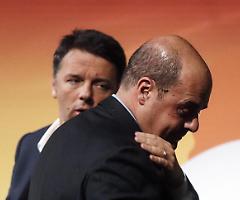 Zingaretti sotto lo schiaffo di Renzi (capita a chi non sa tenere alta la testa): «Pd puzzle di correnti, non una parola credibile sulle donne»
