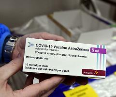 Anche l'Agenzia Italiana del Farmaco vuole vederci chiaro su AstraZeneca e vieta l'utilizzo di un lotto di vaccini