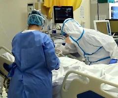 Il Covid in Italia corre: altri 26mila contagi e 317 morti. E crescono i ricoveri