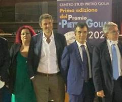 A Napoli il vagito di Golia, il premio che solleva i giganti della cultura