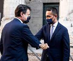 Di Maio a casa di Conte per tentare di ricucire lo strappo ed evitare l'esplosione dei 5 Stelle
