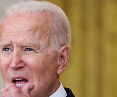 Quando gli conviene, Biden scarica su Trump. Merkel: «Lasciare l'Afghanistan è stata una decisione americana per motivi politici interni»