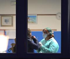 Azienda marchigiana offre tamponi gratis ai propri dipendenti: «Sicurezza sul lavoro senza discriminare nessuno»