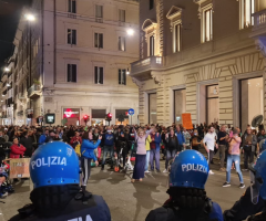 Il green pass di Draghi genera il caos in Italia, assaltata la Cgil nazionale. Lega: «Lamorgese deve dimettersi»