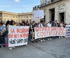 In 5mila a Milano contro il green pass di Draghi
