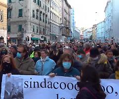 Altro sabato di proteste dei "No Green Pass" : in 8mila bloccano Trieste, 4mila assediano Milano