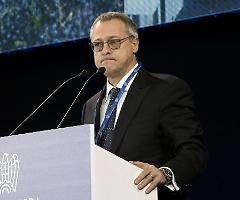 Dopo quello di Draghi, l'ordine di Bonomi ai sindacati di continuare a stare zitti e buoni: «Non si sciopera»