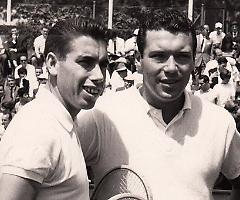 Addio a Manolo Santana, il grande pioniere del tennis rivale e amico di Pietrangeli