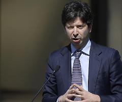Speranza cavilla con l'italiano per rimediare al caos del super green pass per i trasporti, aggiungendo confusione a confusione