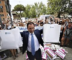 Mobilità da e per le isole: senza super pass non si sale a bordo e l'Ucdl presenta un esposto