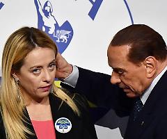 L'ipoteca di Berlusconi su Draghi al governo fino alla fine della legislatura fa indignare Meloni che vuole il voto dopo il Colle