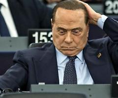 Berlusconi se la fa sotto e rinuncia alla corsa per il Quirinale, ma sbarra anche la strada a Draghi per il Colle