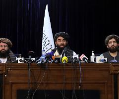 La storia: reporter incinta respinta dalla Nuova Zelanda per norme anti Covid e accolta a Kabul dai talebani
