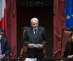 Mattarella ha chiesto al Mef la riduzione del suo assegno: percepirà 60 mila euro in meno
