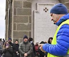 Parte il pellegrinaggio di don Emanuele contro il green pass di Draghi: &laquo;Profonde ingiustizie con la scusa della pandemia&raquo;