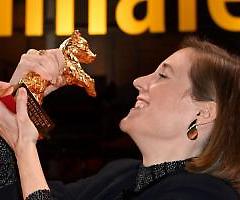 L'Orso d'Oro "bacia" la giovanissima regista catalana Carla Simon per la sua epopea dell'unità generazionale in tempi di crisi 