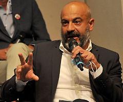 Paragone: «Dopo aver tolto gli stipendi ai lavoratori col green pass, che fine ha fatto l'uomo dei miracoli Draghi per salvare gli italiani dal caro bollette?»