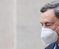 Draghi concede il green pass base ai lavoratori, vaccino obbligatorio per sanitari e Rsa fino alla fine dell'anno