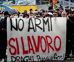 Draghi a Napoli, ira degli operai della Whirlpool: «Sono passati 8 mesi dall'incontro in cui ci garantì un interessamento sul dossier»