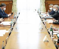 I sindacati scoprono il bluff di Draghi sul Def: «Questi non c'hanno una lira»
