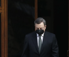 Cala la fiducia nel governo Draghi. Il Pd resta primo partito, ma perde 2 punti: li guadagna Fratelli d'Italia che si conferma secondo partito