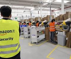 Tra Amazon e Cgil scoppia il caso della lavoratrice che sta troppo tempo in bagno