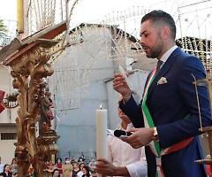 Senza mascherina in processione, multa di 300 euro al sindaco di Acquaro in Calabria