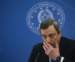 Draghi si dimette, ai ministri: &laquo;La maggioranza non c'&egrave; pi&ugrave;, grazie per il vostro lavoro&raquo;