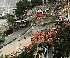 Ischia bella e fragile: la frana che l'ha trascinata, con morti, sfollati e dispersi