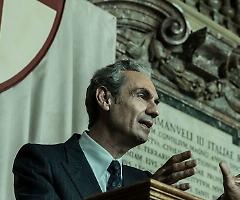 Un immenso Gifuni fa incetta di candidature ai David di Donatello, restituendoci l'incommensurabile statura di Aldo Moro