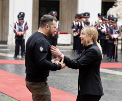 Meloni tratta Salvini come la polvere da nascondere sotto il tappeto riservato a Zelensky