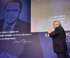 Ecco la nuova Forza Italia, Tajani si "abbassa" a segretario unico: «Solo Berlusconi è il presidente»