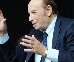 Non solo innamoramento e amore, Alberoni ha svelato il grande ciclo delle ondate collettive che rigenerano politica e società