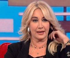 Un casta Simona Tagli nell'occhio del Grande Fratello