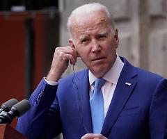 Joe Biden, il vecchietto smemorato che regge la più grande potenza del mondo