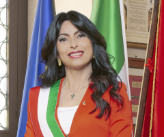 La sindaca di Assisi: «Vergognose le manganellate della Polizia ai ragazzi di Pisa»